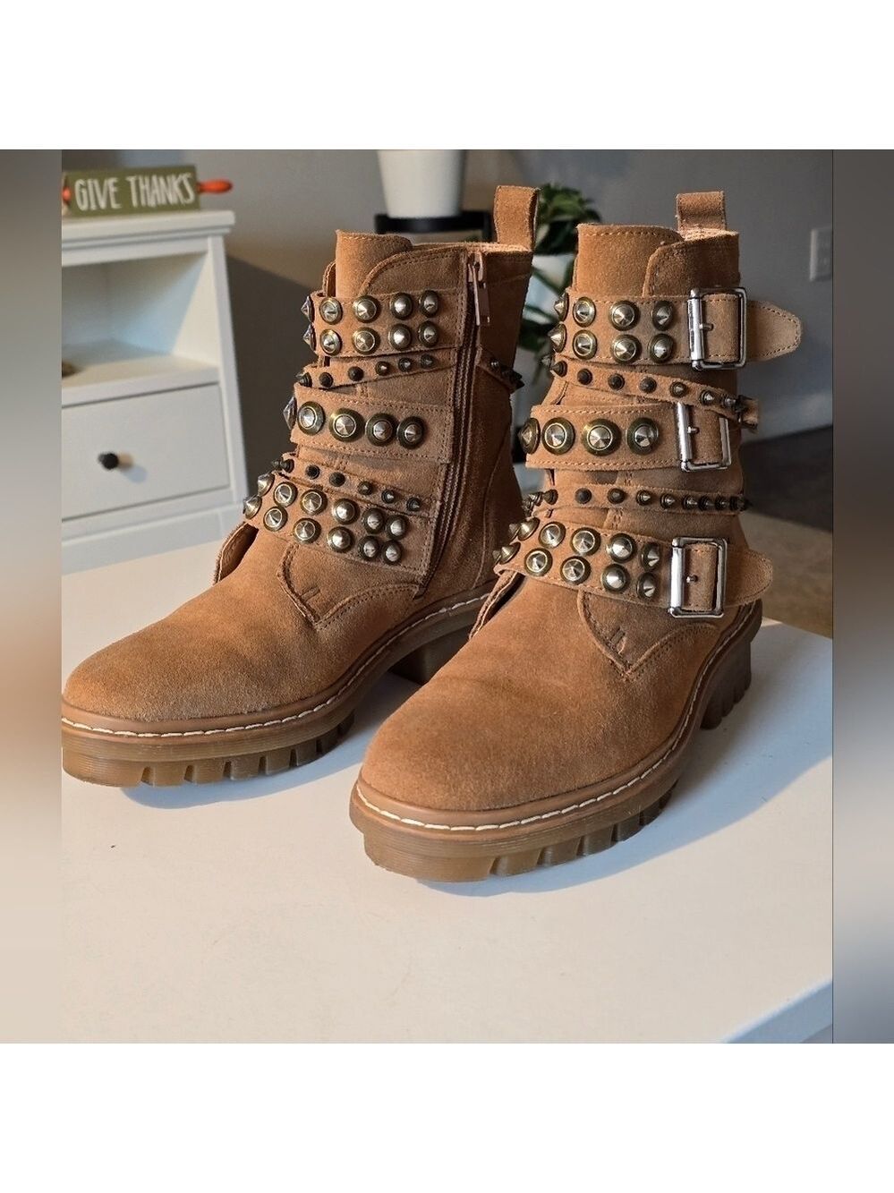 Aldo suede leather buckle and studded detailing color tan size 7